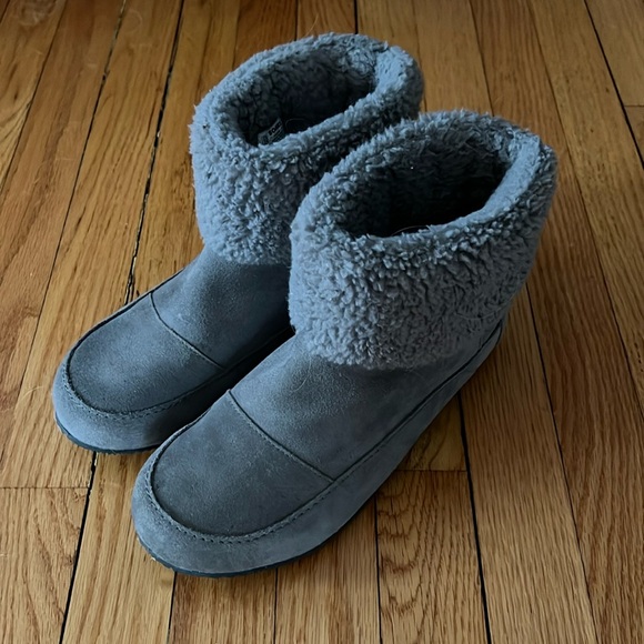 EUC SOREL Go Stumptown Sz 10 Grey Suede Booties Shoes Fleece Lined Barely Worn - Picture 1 of 6